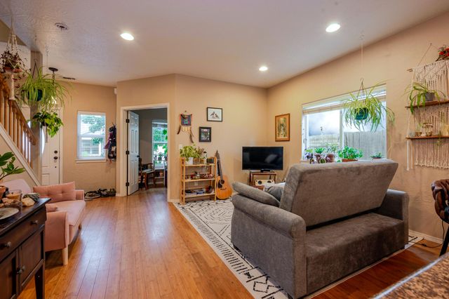 233 Wintersage Circle, Talent, OR 97540