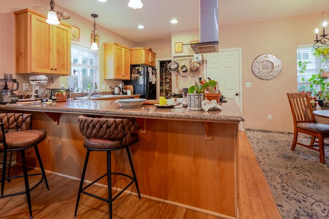 233 Wintersage Circle, Talent, OR 97540