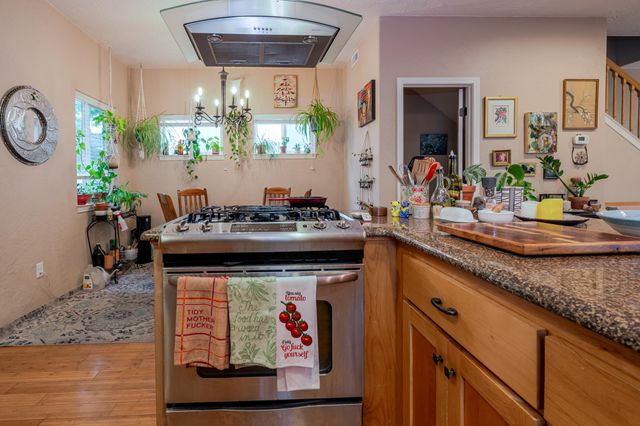 233 Wintersage Circle, Talent, OR 97540