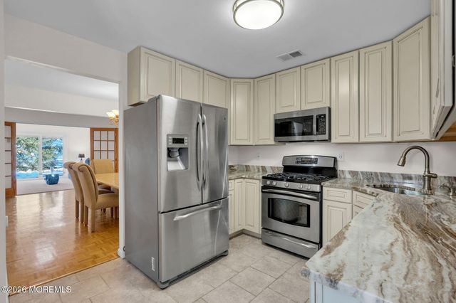 9 Dickenson Court, Freehold, NJ 07728