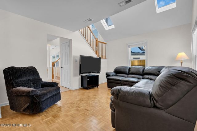 9 Dickenson Court, Freehold, NJ 07728