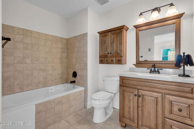 9 Dickenson Court, Freehold, NJ 07728