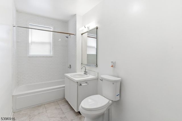 19 Lyons Ave 409, Newark City, NJ 07112