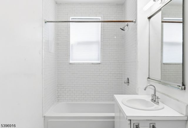 19 Lyons Ave 409, Newark City, NJ 07112