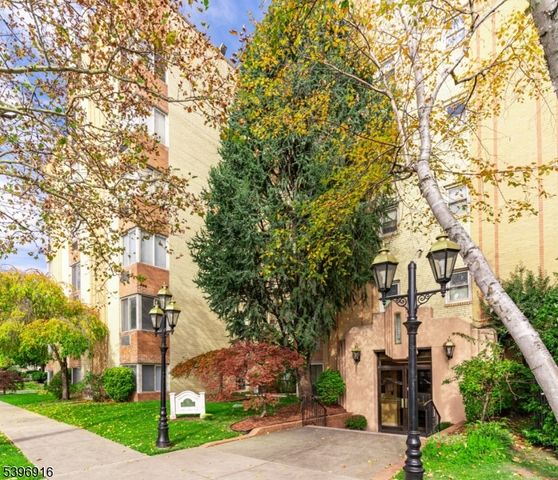 19 Lyons Ave 409, Newark City, NJ 07112