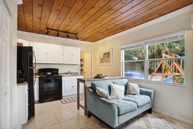 614 N 7TH Street, Lantana, FL 33462