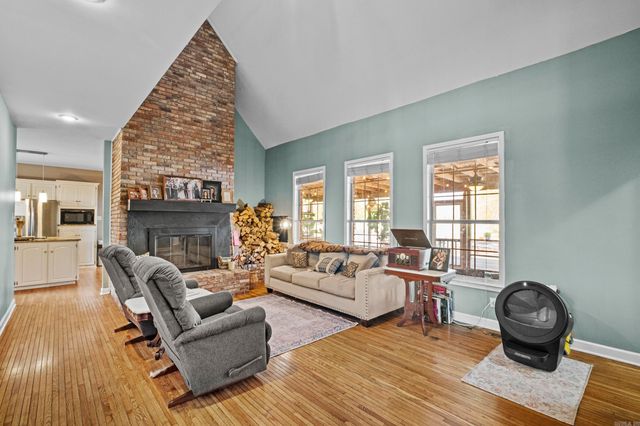 401 Foxwood Drive, Jacksonville, AR 72076