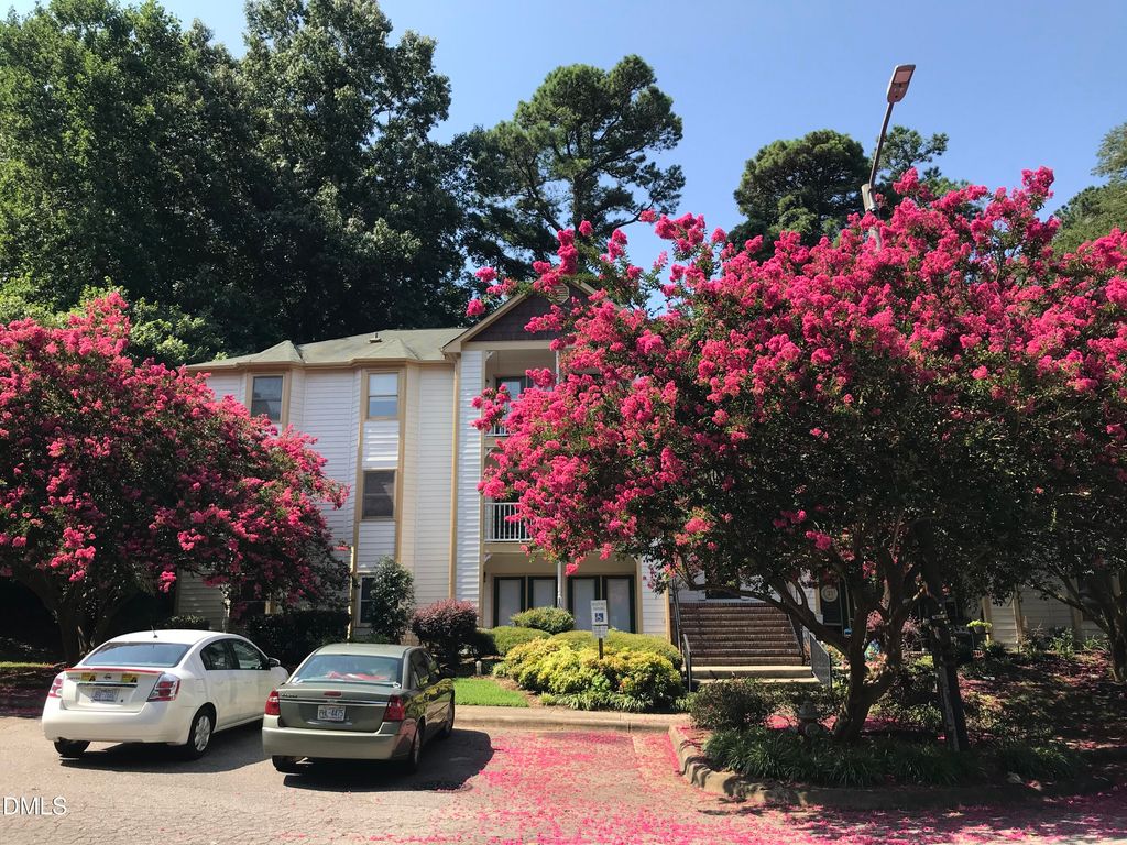 1521 Creekwood Court 203, Raleigh, NC 27603
