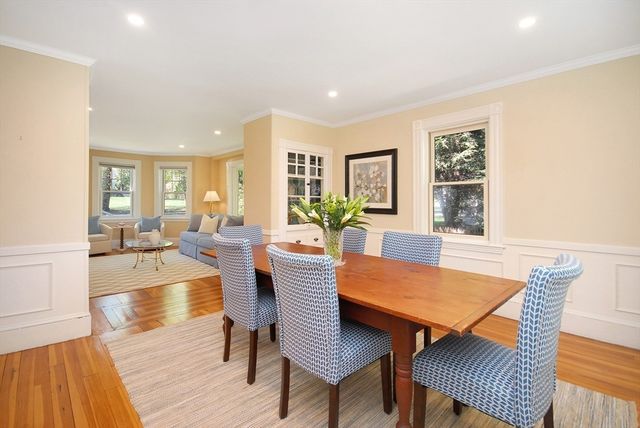353 Thoreau St, Concord, MA 01742