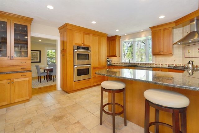 353 Thoreau St, Concord, MA 01742