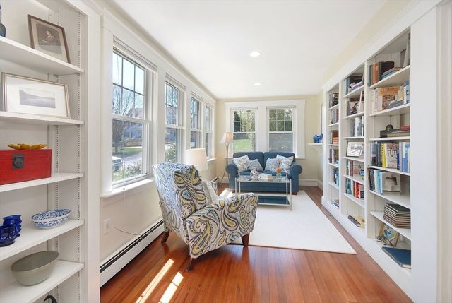 353 Thoreau St, Concord, MA 01742