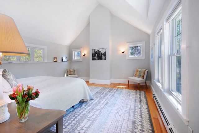 353 Thoreau St, Concord, MA 01742
