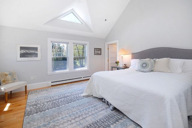 353 Thoreau St, Concord, MA 01742