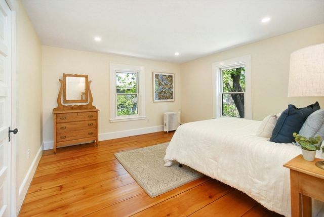 353 Thoreau St, Concord, MA 01742