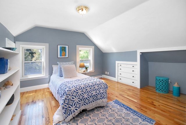 353 Thoreau St, Concord, MA 01742