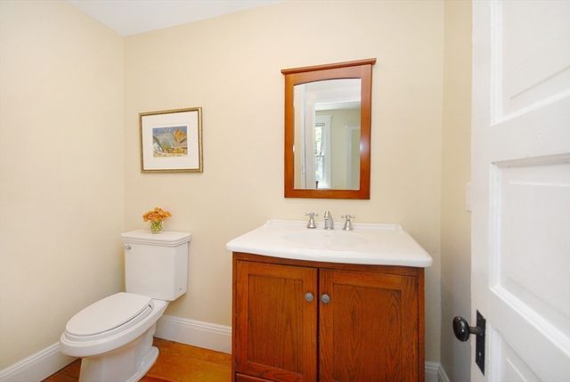 353 Thoreau St, Concord, MA 01742