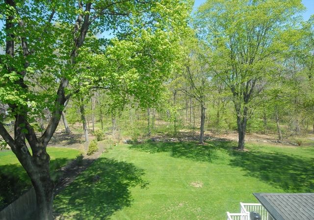 353 Thoreau St, Concord, MA 01742