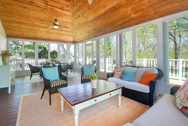 353 Thoreau St, Concord, MA 01742