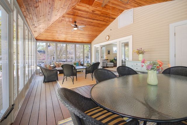 353 Thoreau St, Concord, MA 01742