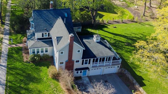 353 Thoreau St, Concord, MA 01742