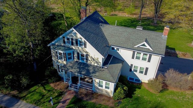 353 Thoreau St, Concord, MA 01742