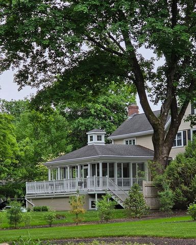 353 Thoreau St, Concord, MA 01742