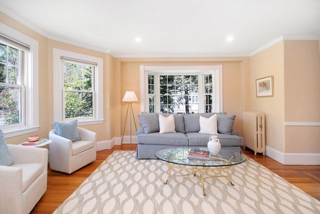 353 Thoreau St, Concord, MA 01742