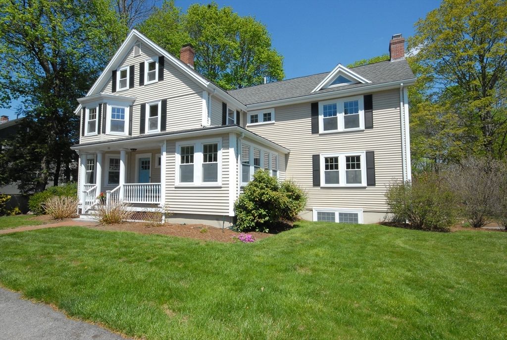 353 Thoreau St, Concord, MA 01742