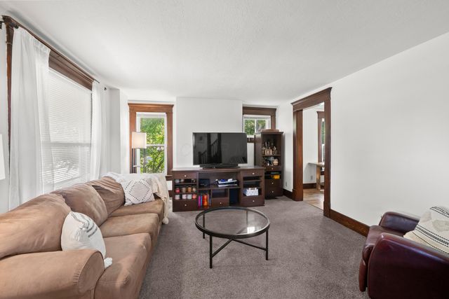 20 S Washington Street, Delaware, OH 43015