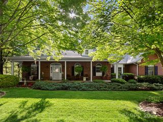 71 Dallas Drive, Hendersonville, NC 28739