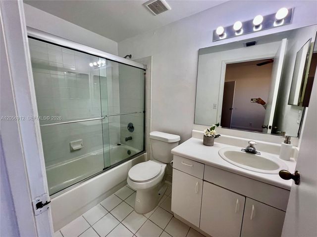 1387 Barcelona Way 3-26, Weston, FL 33327