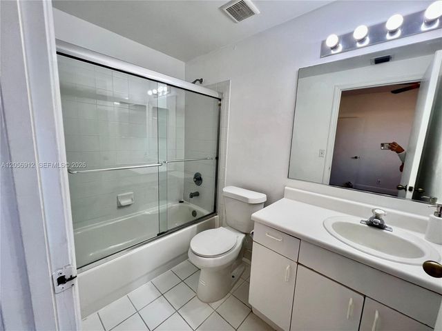 1387 Barcelona Way 3-26, Weston, FL 33327