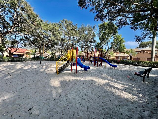 1387 Barcelona Way 3-26, Weston, FL 33327
