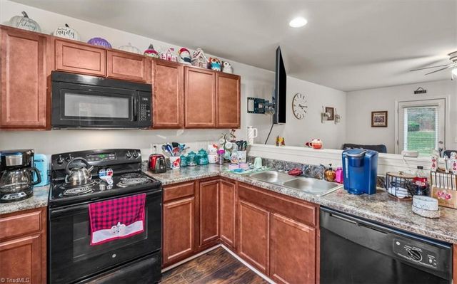 856 Federal Hall Lane, Kernersville, NC 27284