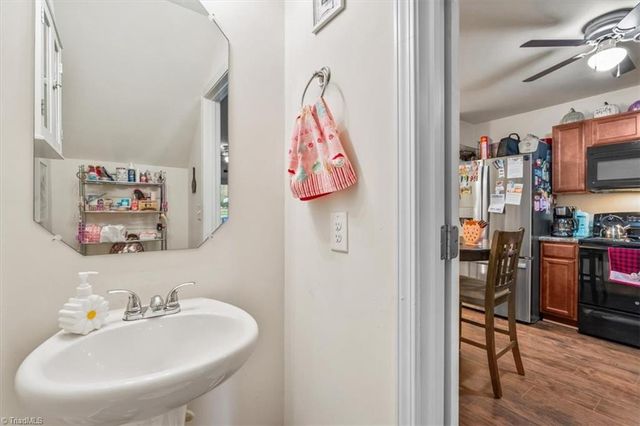 856 Federal Hall Lane, Kernersville, NC 27284