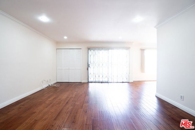 433 S Manhattan Place 108, Los Angeles, CA 90020