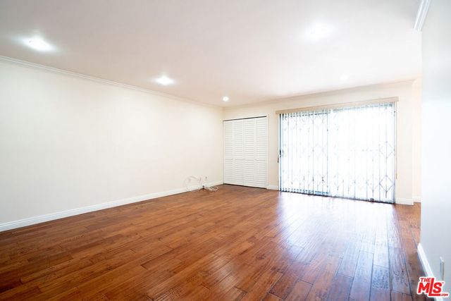 433 S Manhattan Place 108, Los Angeles, CA 90020