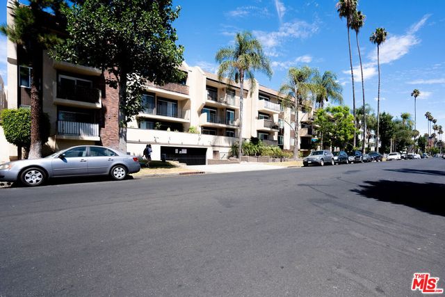 433 S Manhattan Place 108, Los Angeles, CA 90020