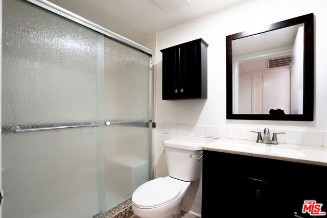 433 S Manhattan Place 108, Los Angeles, CA 90020