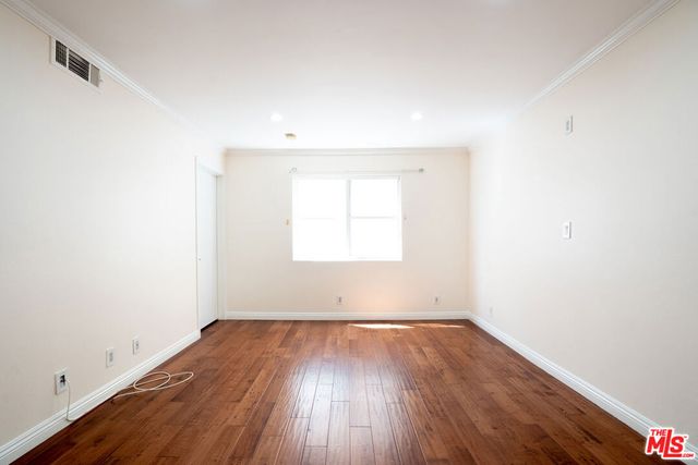 433 S Manhattan Place 108, Los Angeles, CA 90020
