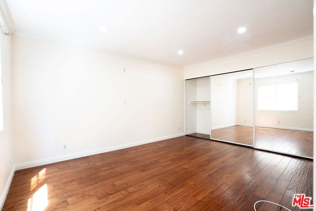 433 S Manhattan Place 108, Los Angeles, CA 90020
