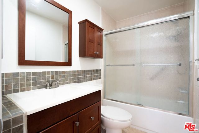 433 S Manhattan Place 108, Los Angeles, CA 90020
