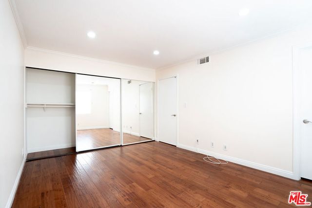 433 S Manhattan Place 108, Los Angeles, CA 90020
