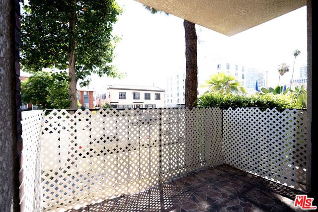 433 S Manhattan Place 108, Los Angeles, CA 90020