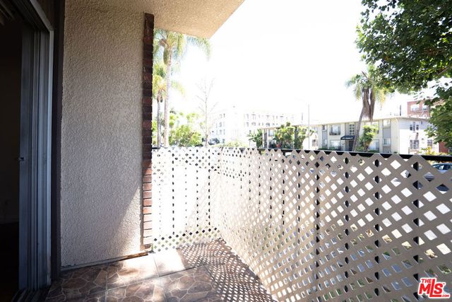 433 S Manhattan Place 108, Los Angeles, CA 90020