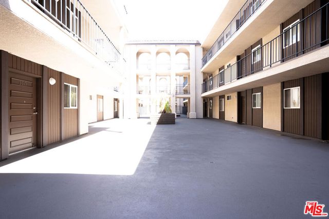 433 S Manhattan Place 108, Los Angeles, CA 90020