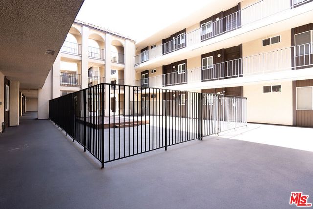 433 S Manhattan Place 108, Los Angeles, CA 90020
