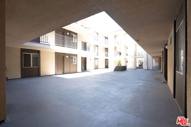 433 S Manhattan Place 108, Los Angeles, CA 90020