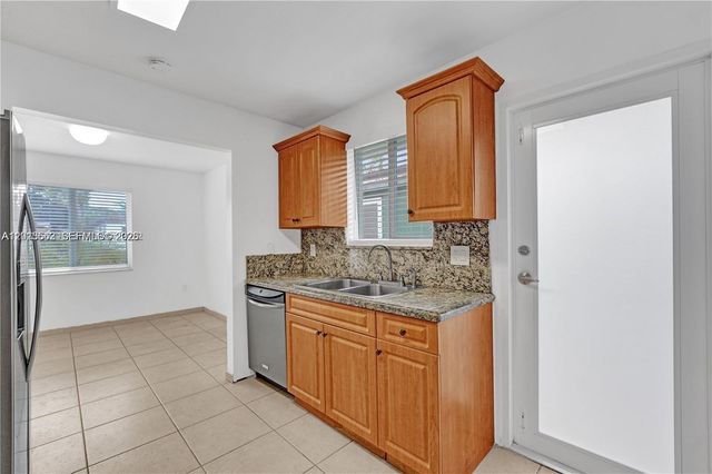 2747 SW 17th St 0, Miami, FL 33145