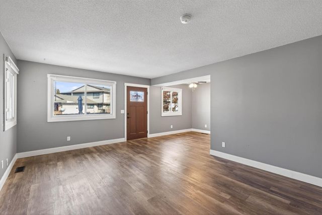 6431 83rd Court N, Brooklyn Park, MN 55445